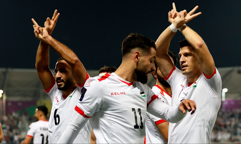 فلسطين تتأهل للمرة الأولى في تاريخها إلى ثمن نهائي كأس آسيا