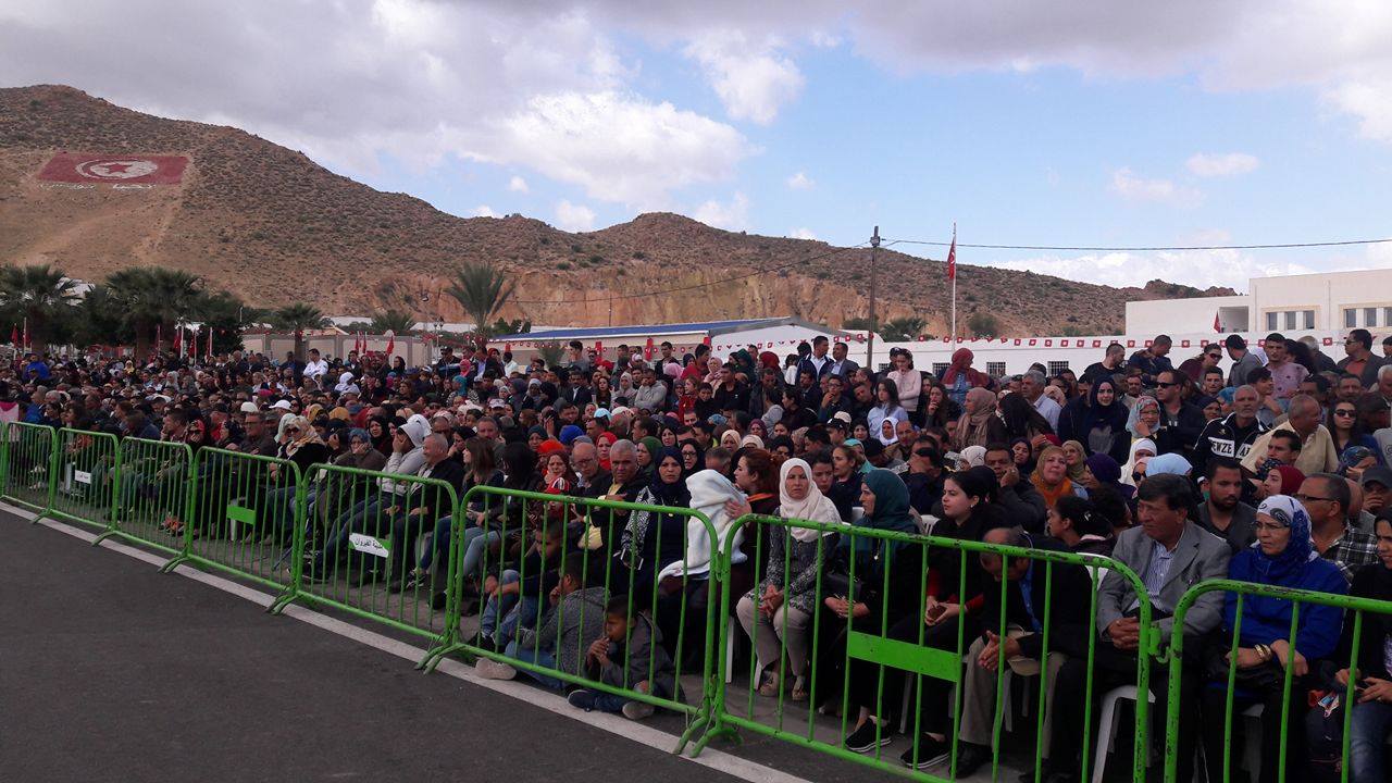 بالصور القيروان: وزير الداخلية يشرف على تخرج 1100 حافظ أمن بالمدرسة الوطنية سيدي سعد
