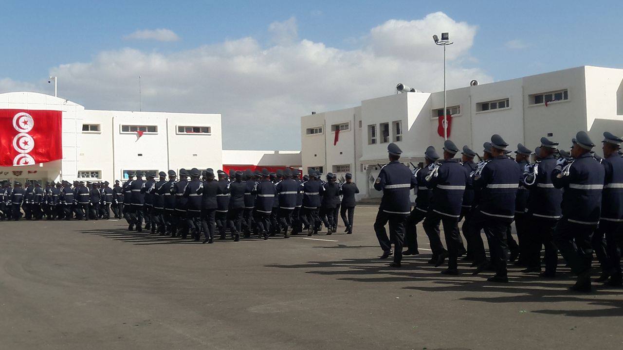 بالصور القيروان: وزير الداخلية يشرف على تخرج 1100 حافظ أمن بالمدرسة الوطنية سيدي سعد