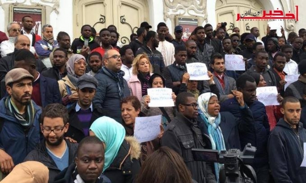 Le site “Afrique 360”  prétend: six milles étudiants africains ont quitté la Tunisie à cause du racisme