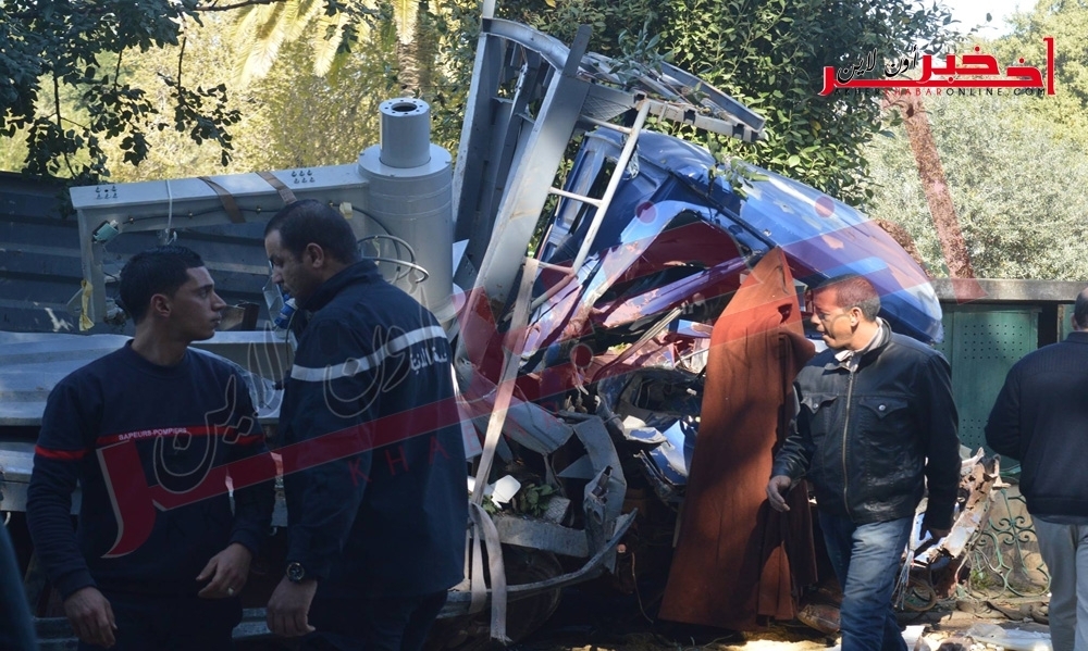 متابعة /  حادثة البلفيدير : صور للشاحنة التي دهست مواطنا و تسبّبت في جرح 10 آخرين