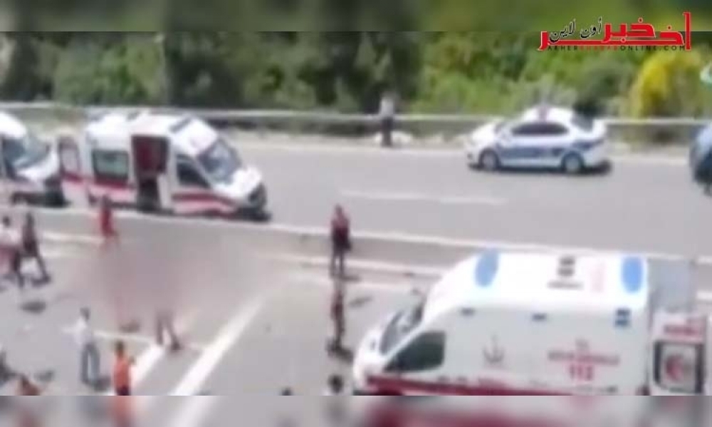 بالفيديو/ تركيا : مقتل 20 شخصا و إصابة 10 آخرين في حادثة إنقلاب حافلة تحمل سيّاحا