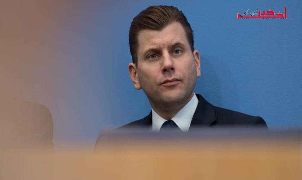حزب البديل الألماني يقيل عضوًا طالب بحرق المهاجرين بالغاز