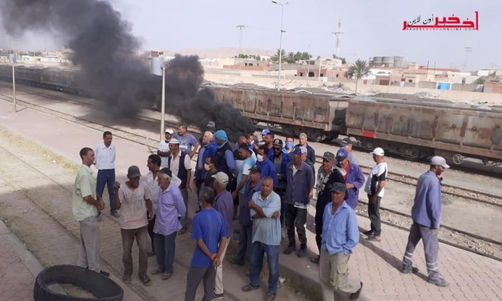 المتلوي: عمال "السوترافار" يحتجون بسبب عدم صرف أجورهم