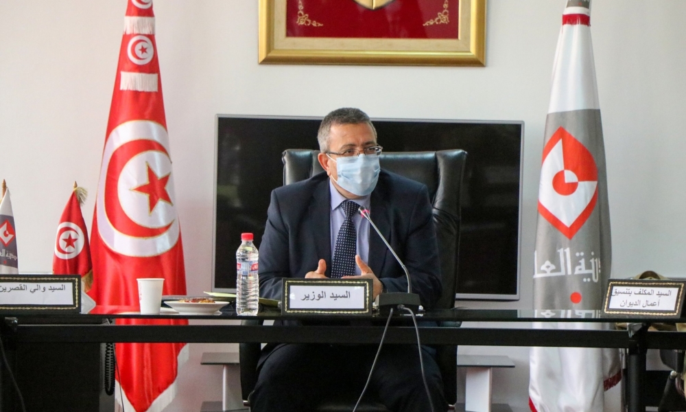 في زيارةٍ إلى القصرين / وزير التجهيز يدعو المنظمات الوطنيّة لإيجاد حلولٍ ودفع عجلة الإستثمار بالجهة