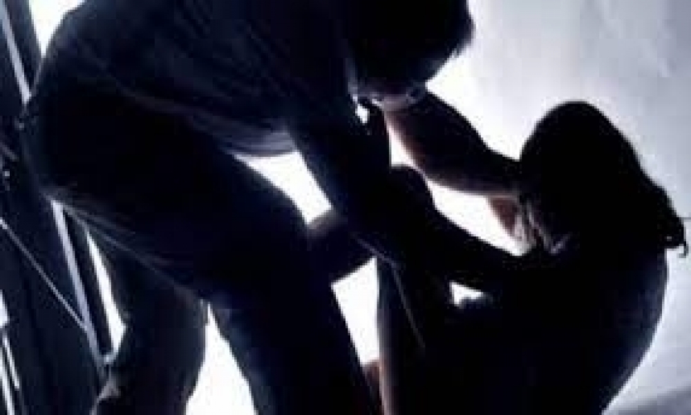 القبض على شابين و امرأة  من اجل تحويل وجهة قاصر و اغتصابها