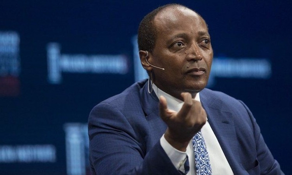 الرئيس الجديد للإتحاد الإفريقي لكرة القدم باتريس موتسيبي يباشر مهامه في مقرّ الإتحاد بالقاهرة