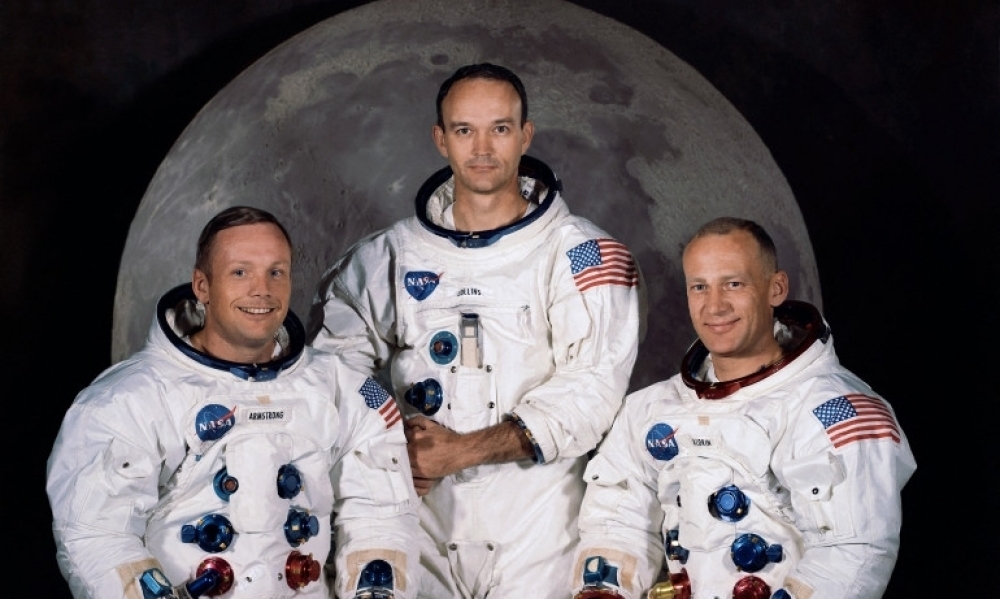 وفاة مايكل كولينز رائد الفضاء في رحلة أبولو 11 إلى القمر في 1969