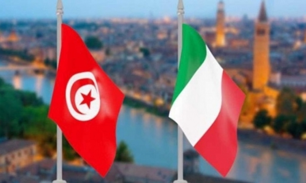 تونس تتسلّم حاويتين محمّلتين بمستلزمات طبيّة من إيطاليا