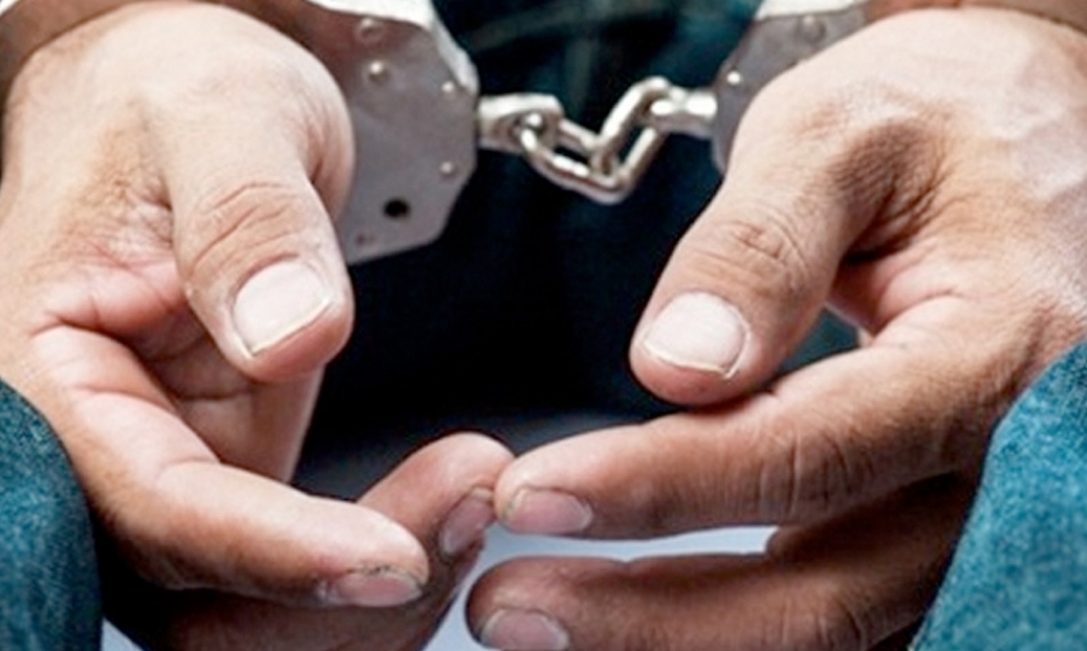 حي النصر / القبض على 3 منحرفين عنّفوا شخصًا إثر "براكاج"