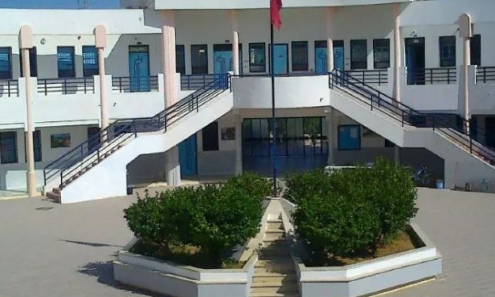 المنستير / عائلة تقتحم مكتب مدير معهدٍ بسبب رفت إبنتها