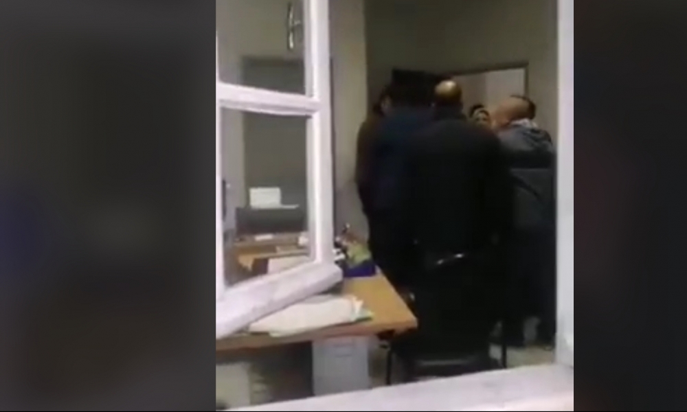 النقابة الجهوية للحرس الوطني ببنزرت تدين اقتحام مركز الحرس بمنزل جميل من طرف مجموعة من السياسيين والمحامين