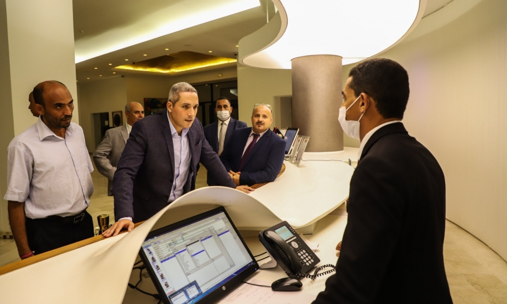 وزير السياحة يؤدي زيارة تفقد لبعض وحدات الإيواء السياحي بطبرقة