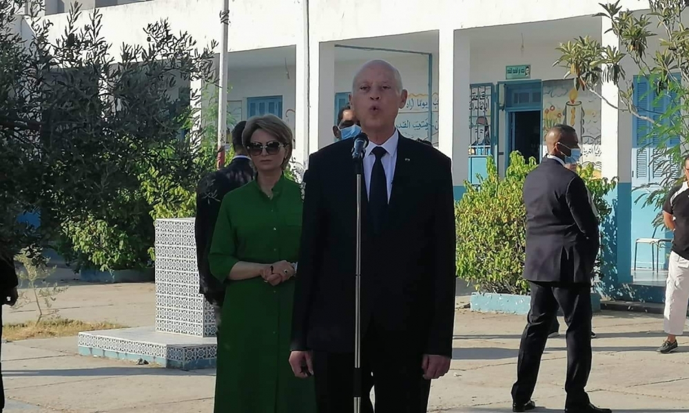 رئيس الجمهورية ورئيسة الحكومة يدليان بصوتيهما على مشروع الدستور الجديد المعروض على الاستفتاء