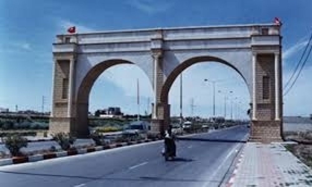 رئيس الدولة خلال زيارته للقصرين:'معمل الحلفاء لن يباع وسننقذ المؤسسة'