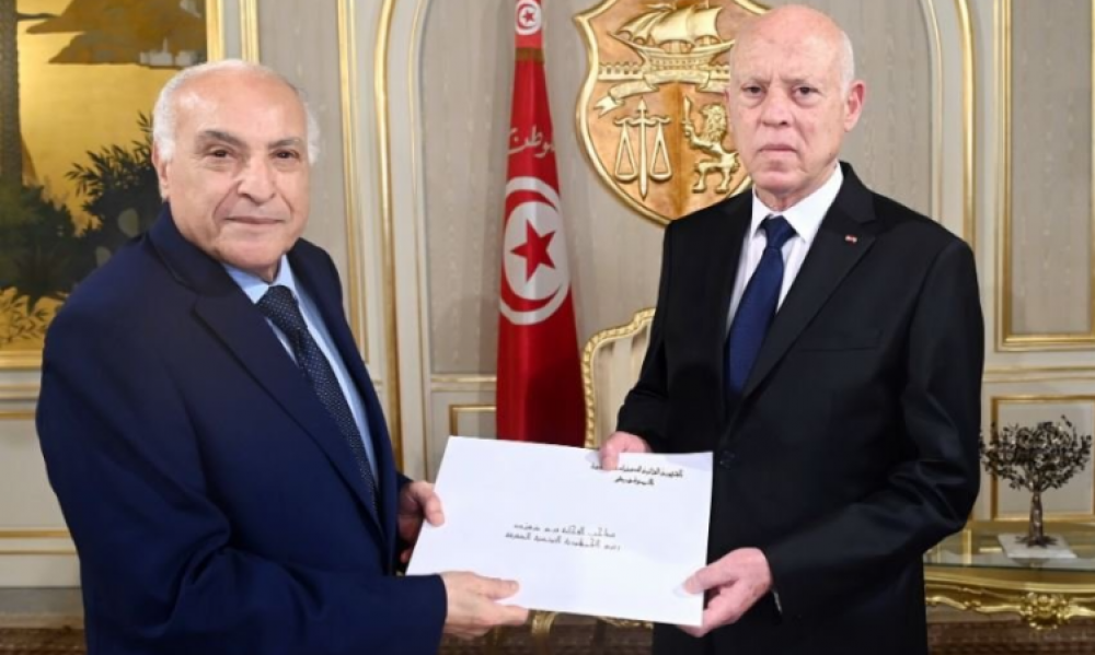 المبعوث الجزائري يُسلّم قيس سعيّد رسالة عبد المجيد تبّون