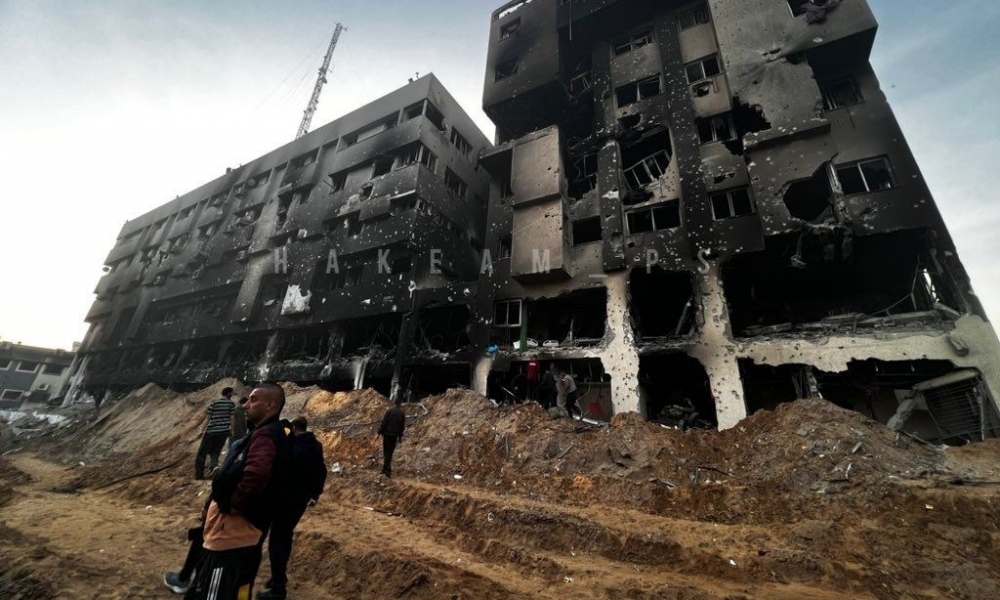  بعد انسحاب الاحتلال: عشرات الجثامين ودمار هائل في البنية التحتية في مجمع الشفاء ومحيطه