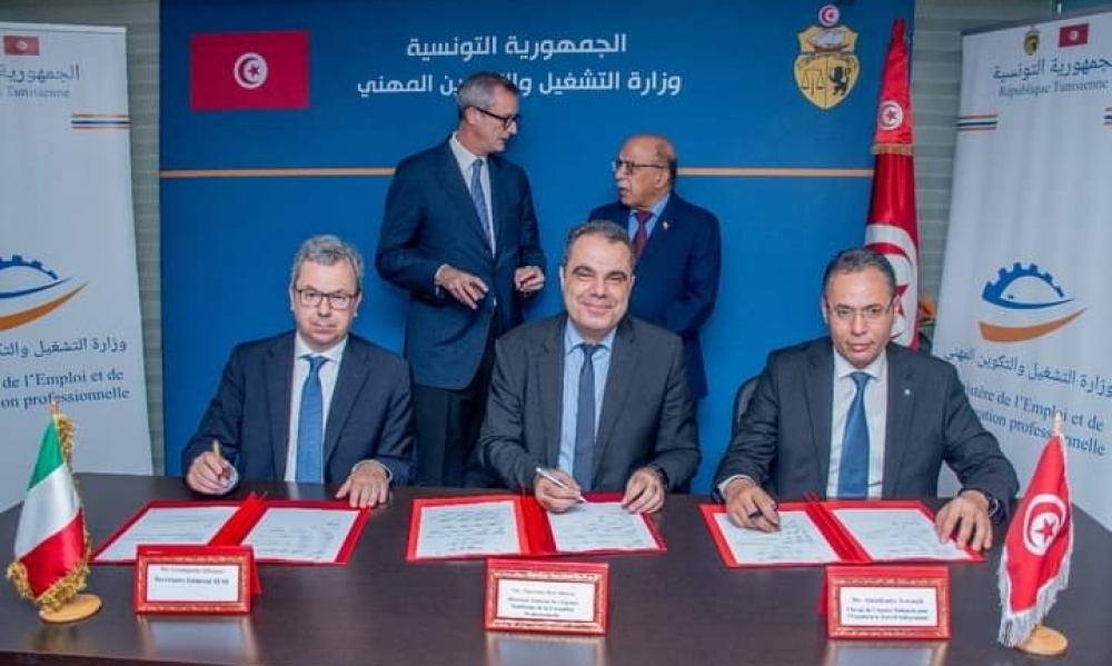 إمضاء الاتفاقية الإطارية الثلاثية بين الوكالة الوطنية للتشغيل والعمل المستقل والوكالة التونسية للتكوين المهني والمنظمة الإيطالية AVSI