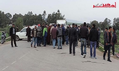 القيروان: منعهم الأمن من اقتحام مقر الولاية، 400 شخص يغلقون الطريق ويتوجهون لإغلاق مفترق الزربية والطريق الوطنية رقم2