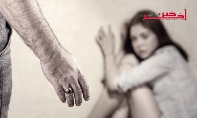 يعترض الجميلات أمام ملهى ليلي و يُهددهن / شرطي  استغل وظيفته لإغتصاب 10 نساء