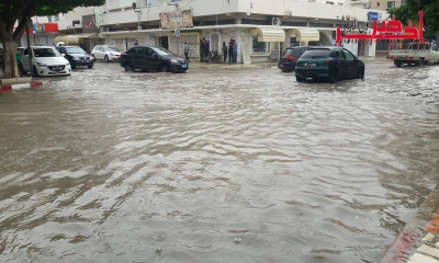 الآن- بالصور/ القيروان: منسوب الأمطار تجاوز 80 مم والمياه تغمر شوارع المدينة