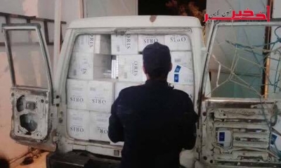 بالصّور/ رمادة : تسلّم البضاعة من سيّارة ليبيّة.. حجز 250 ألف علبة سجائر مقلّدة بقيمة ماليّة تفوق 110 ألاف دينار