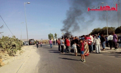 الرديف / عدد الموقوفين  وصل إلى 70 والأهالي يُغلقون الطريق ويُطالبون بإطلاق سراحهم
