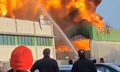 إيطاليا:اندلاع حريق في مصنع للمواد الكيميائية 
