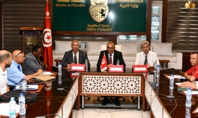 وزير التربية يؤكد على دور المدرسة التونسية بليبيا 