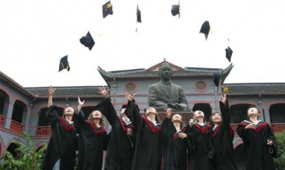 الاتفاق على تقديم مِنح جامعية للناجحين في البكالوريا لمتابعة دراستهم في جامعات صينية